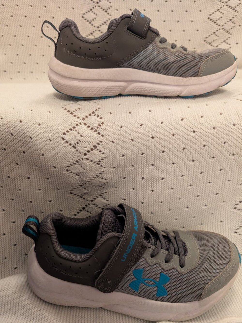Lot! 2 pair Under Armour Shoes Sneakers Size 2Y blue yellow gray - Picture 12 of 16